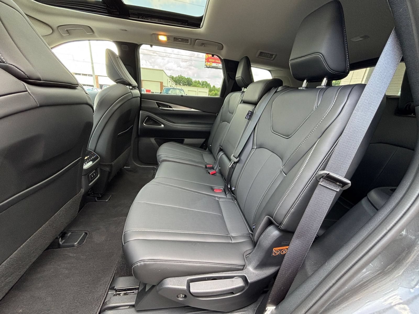 Thumbnail: 2026 INFINITI QX60 - 28