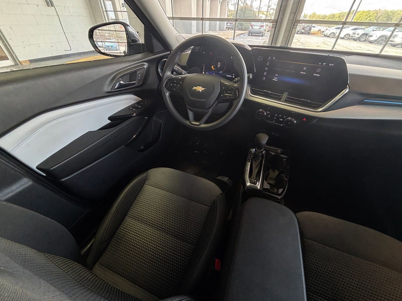 Thumbnail: 2025 Chevrolet Trax - 33