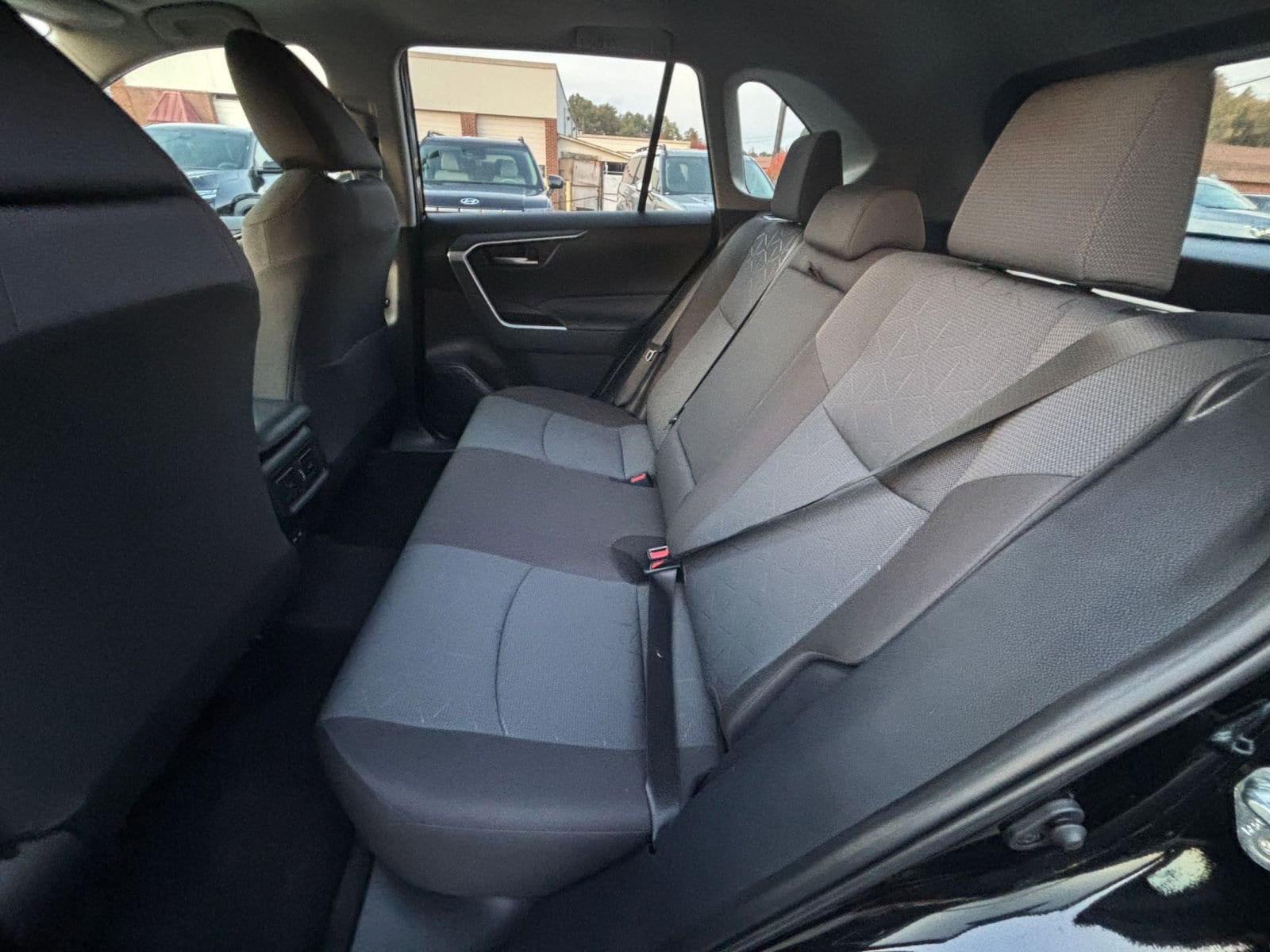 Thumbnail: 2025 Toyota RAV4 - 31