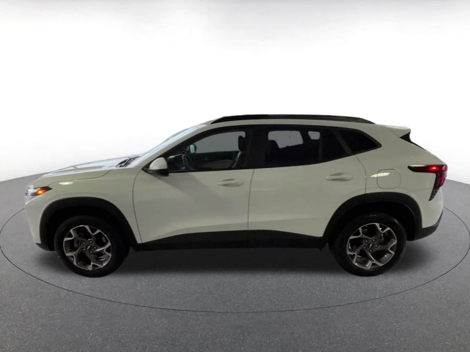 Thumbnail: 2025 Chevrolet Trax - 8