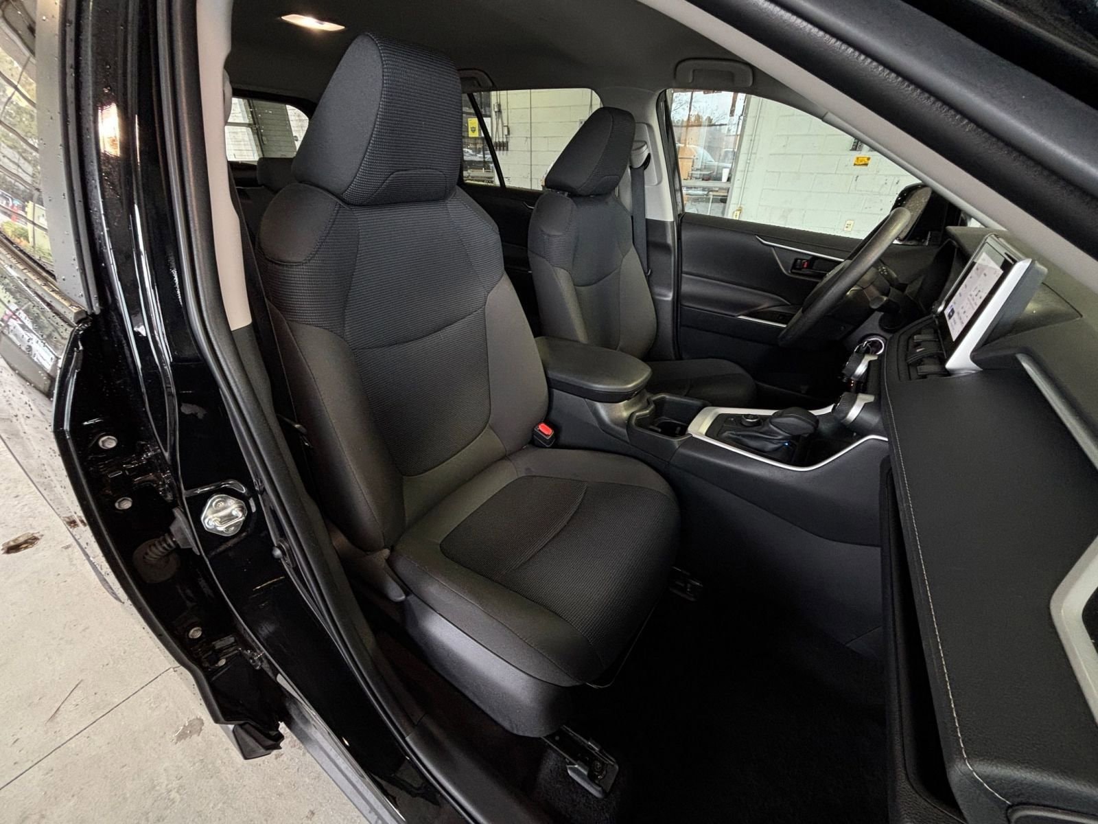 Thumbnail: 2025 Toyota RAV4 - 35