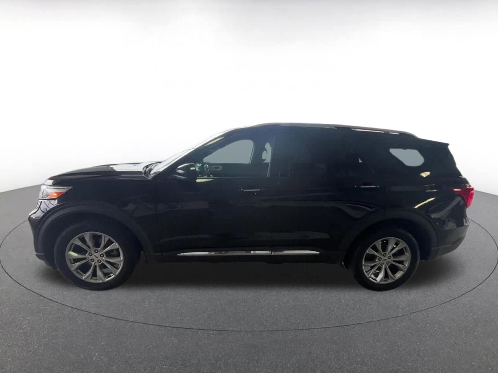 Thumbnail: 2023 Ford Explorer - 8