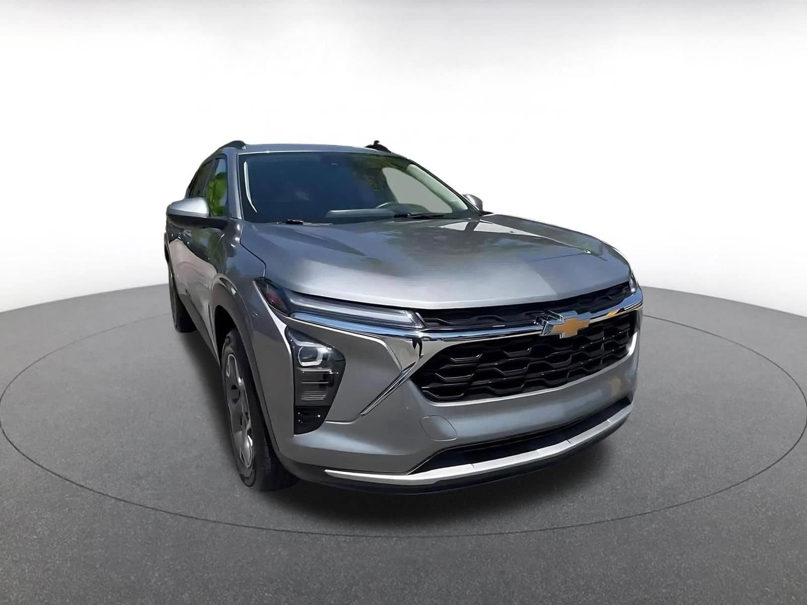 Thumbnail: 2025 Chevrolet Trax - 3