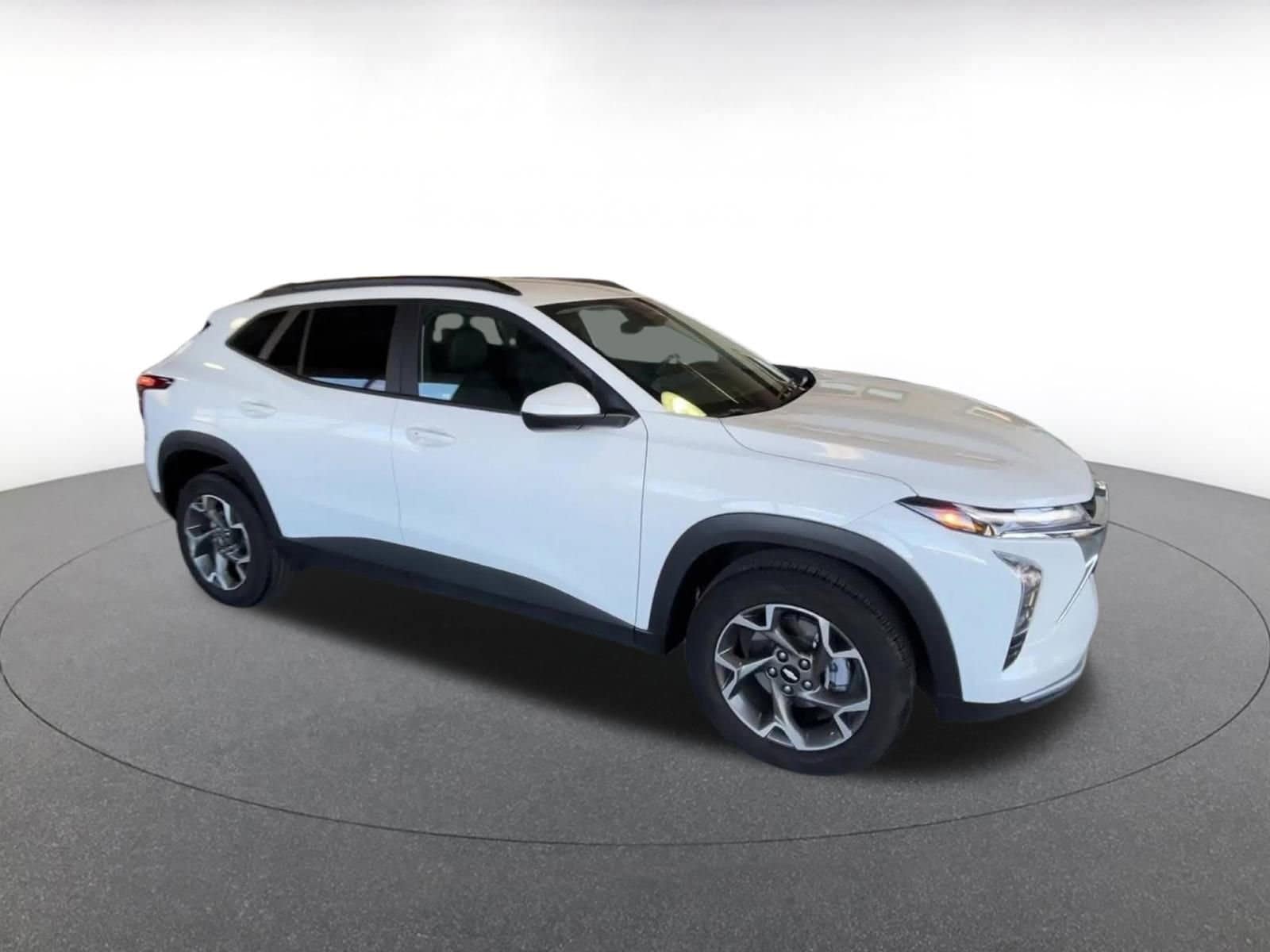 Thumbnail: 2025 Chevrolet Trax - 2