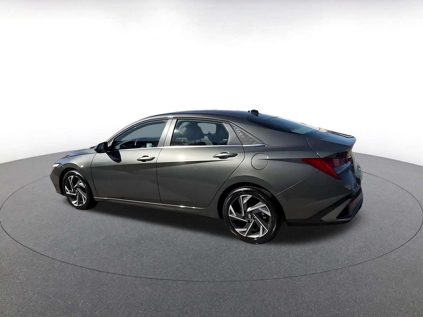 Thumbnail: 2025 Hyundai Elantra - 10