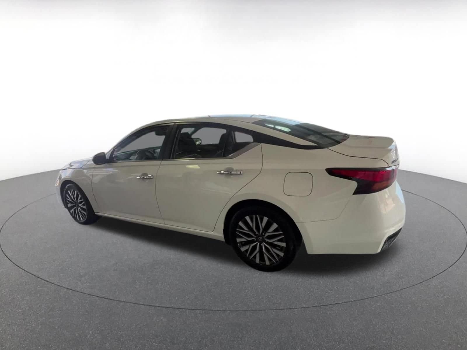 Thumbnail: 2025 Nissan Altima - 10