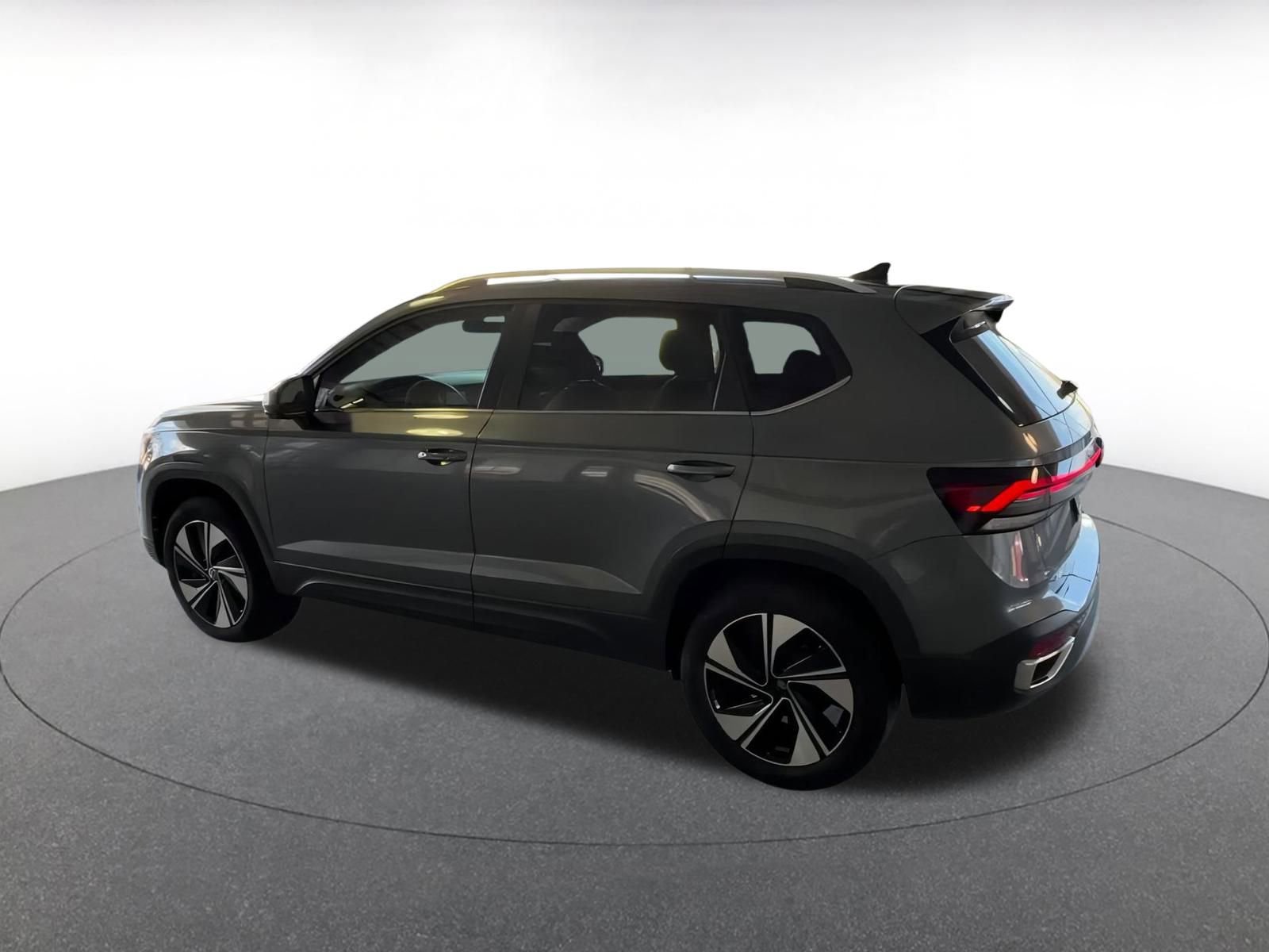 Thumbnail: 2025 Volkswagen Taos - 11