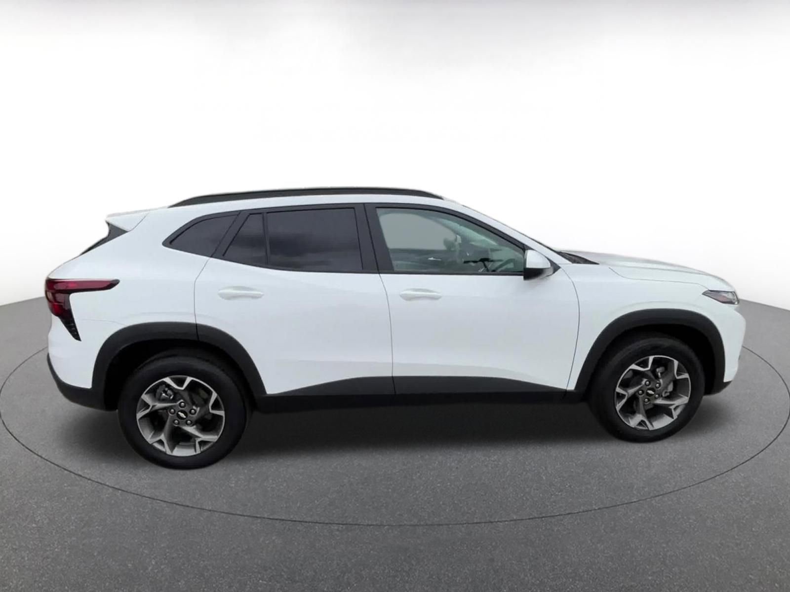 Thumbnail: 2025 Chevrolet Trax - 17