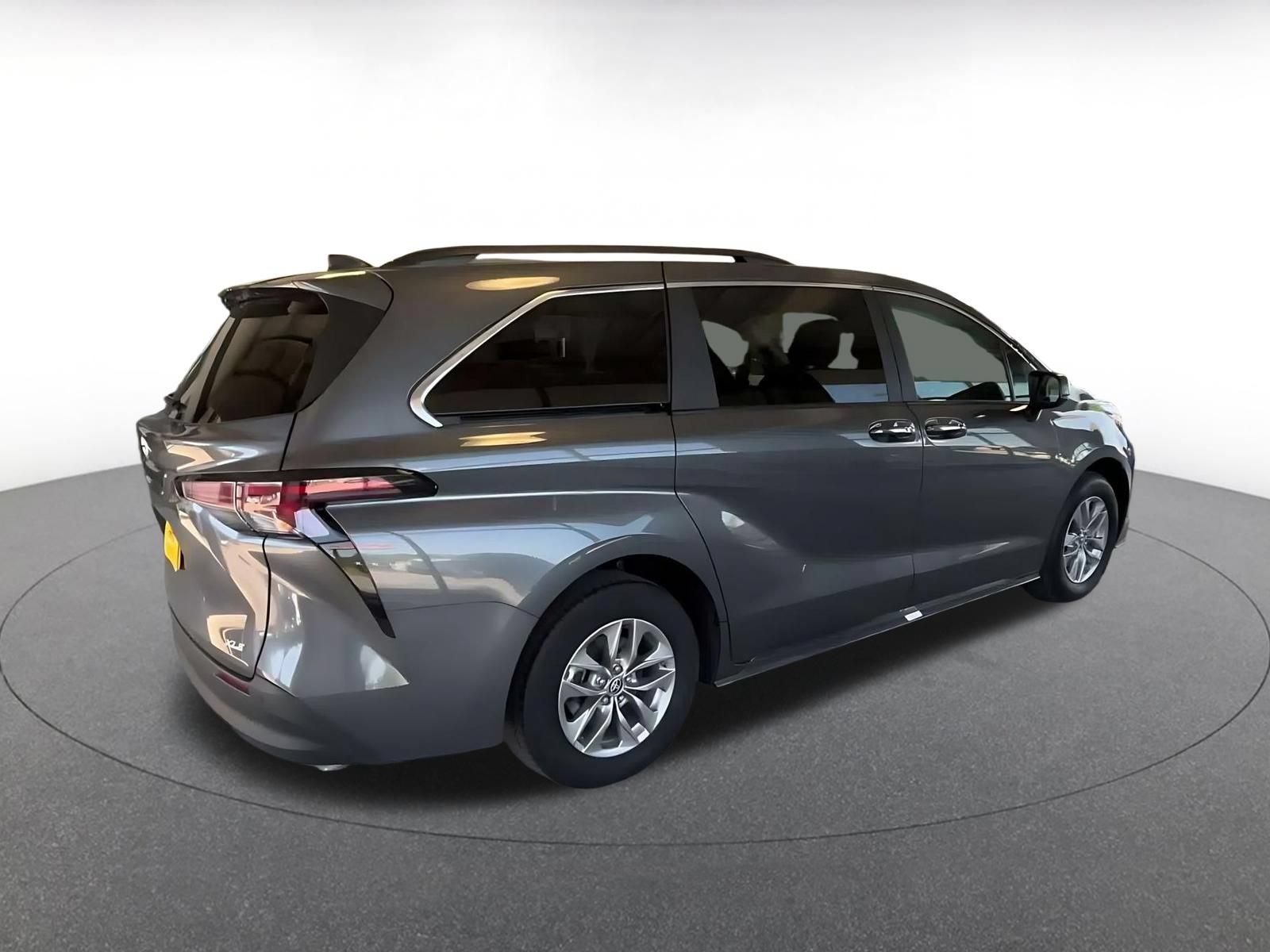 Thumbnail: 2025 Toyota Sienna - 12
