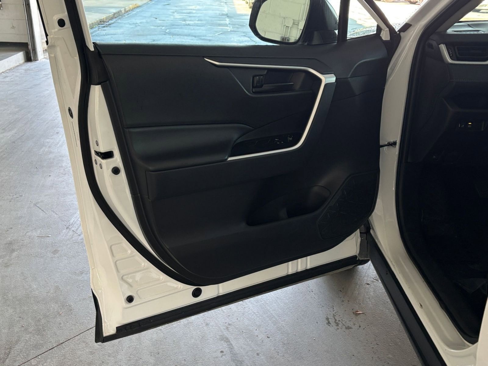 Thumbnail: 2025 Toyota RAV4 - 26