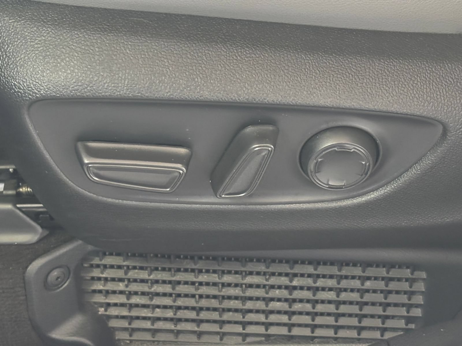 Thumbnail: 2025 Toyota Sienna - 21