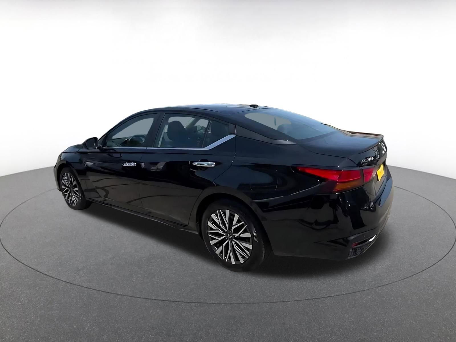 Thumbnail: 2025 Nissan Altima - 10