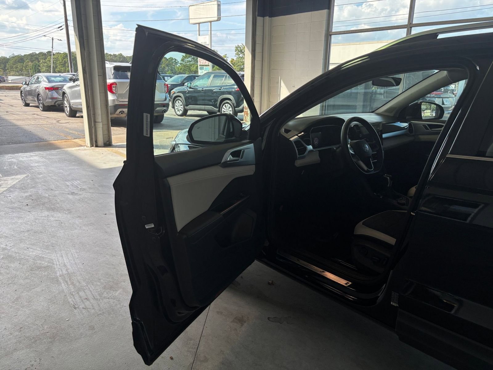 Thumbnail: 2025 Volkswagen Taos - 20