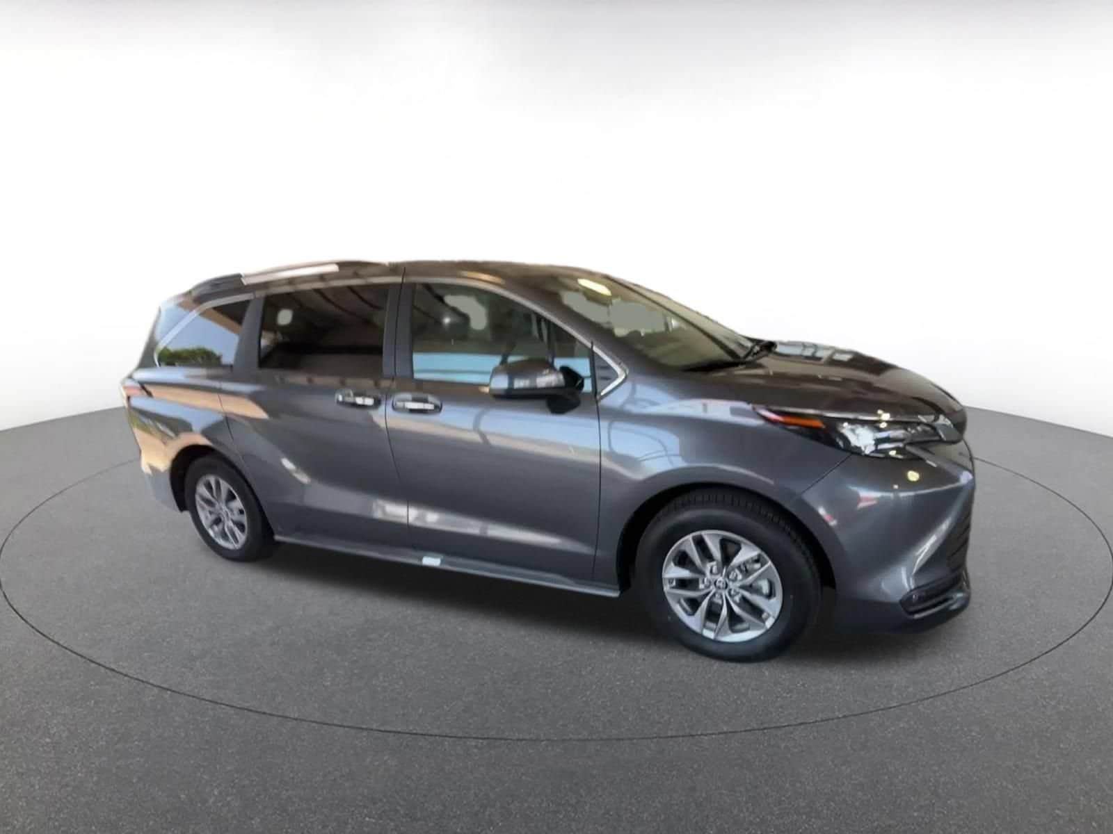 Thumbnail: 2025 Toyota Sienna - 2