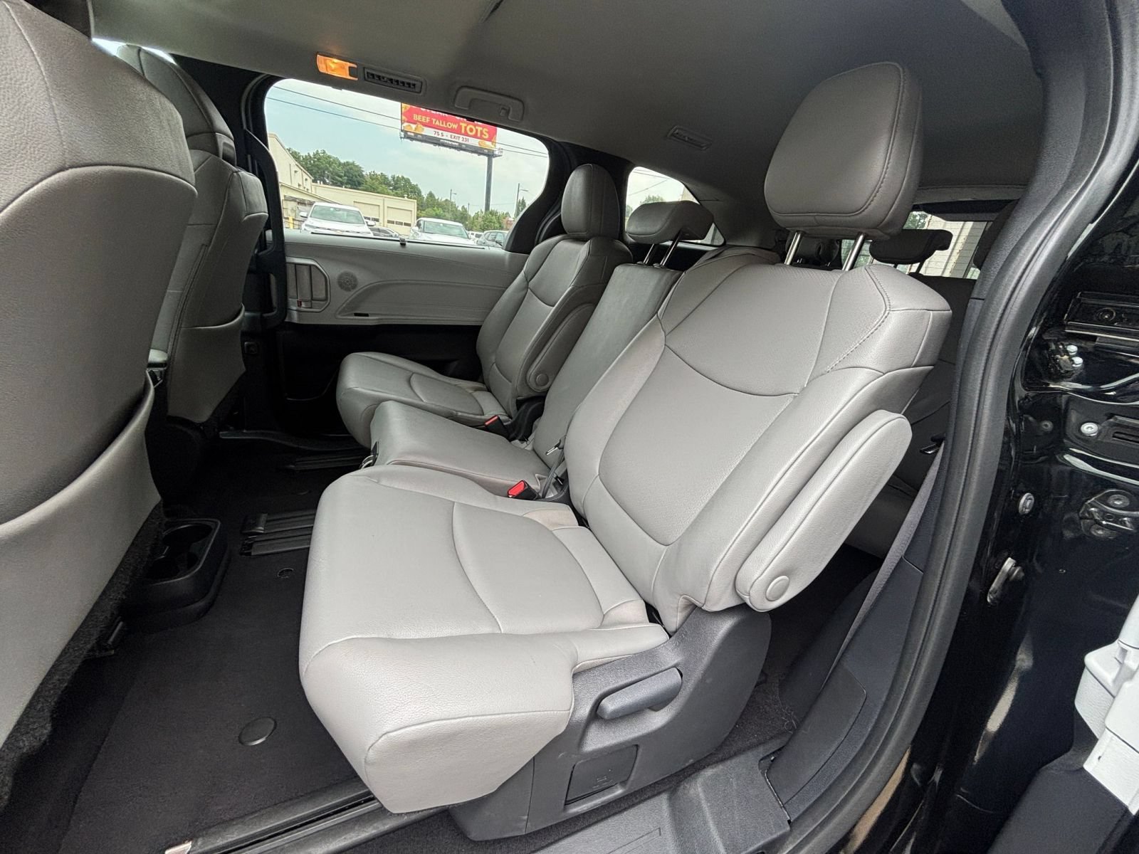 Thumbnail: 2025 Toyota Sienna - 26