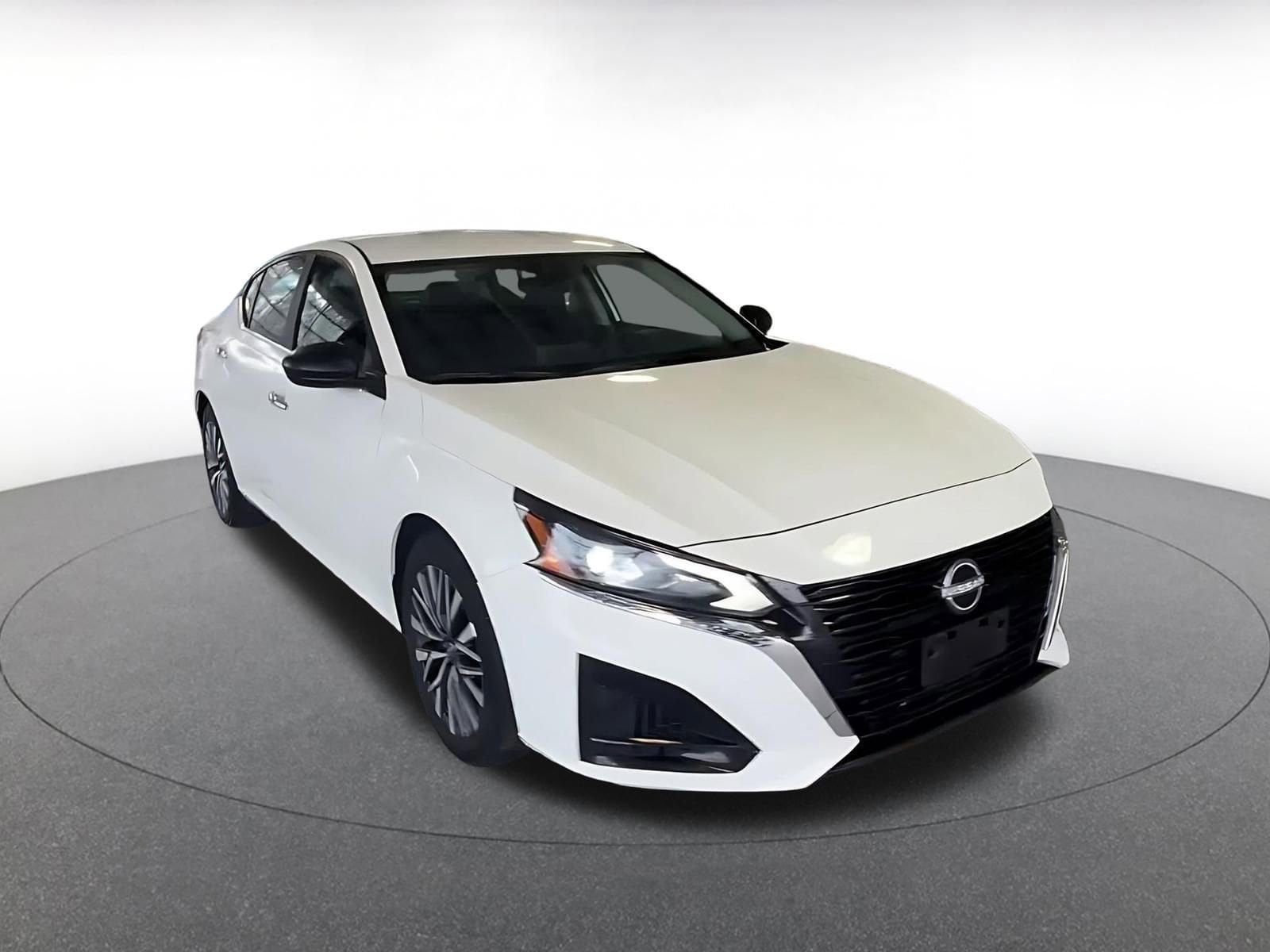 Thumbnail: 2025 Nissan Altima - 8