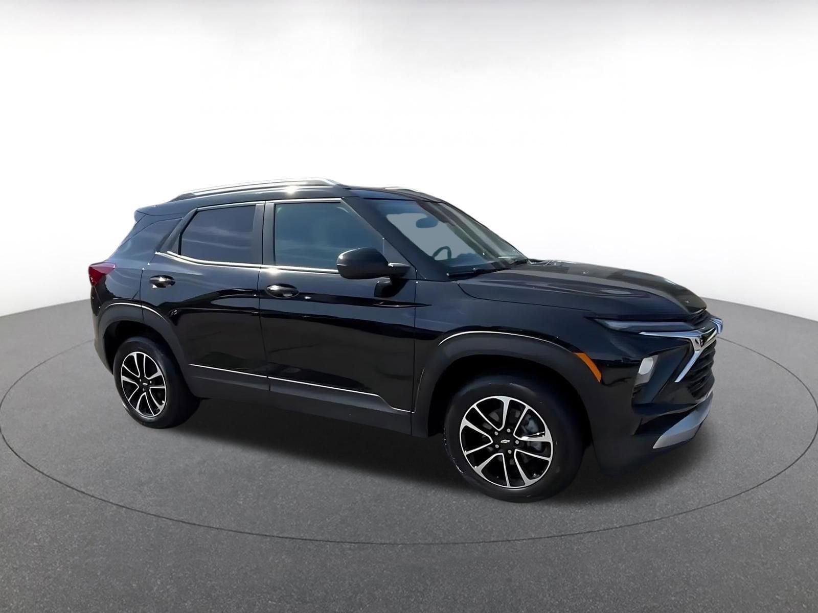 Thumbnail: 2025 Chevrolet TrailBlazer - 2