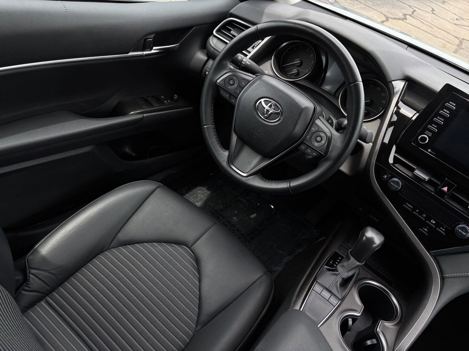 2024 Toyota Camry SE 33