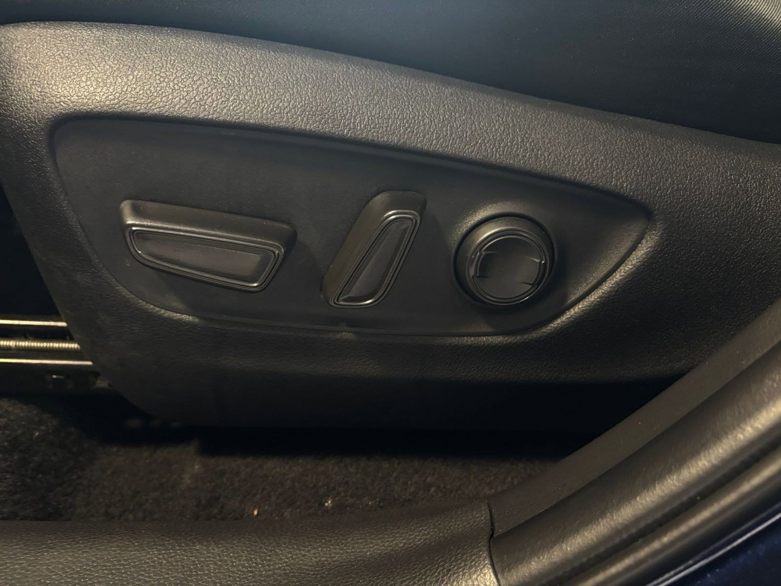 Thumbnail: 2025 Toyota RAV4 - 25