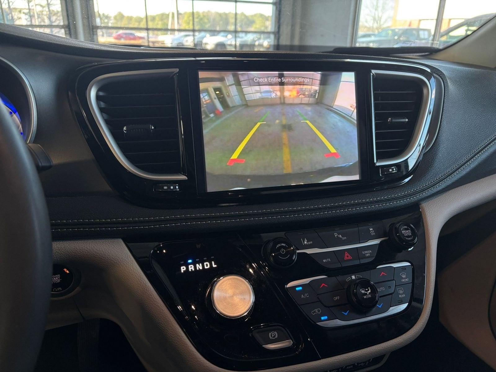 Thumbnail: 2023 Chrysler Pacifica - 23