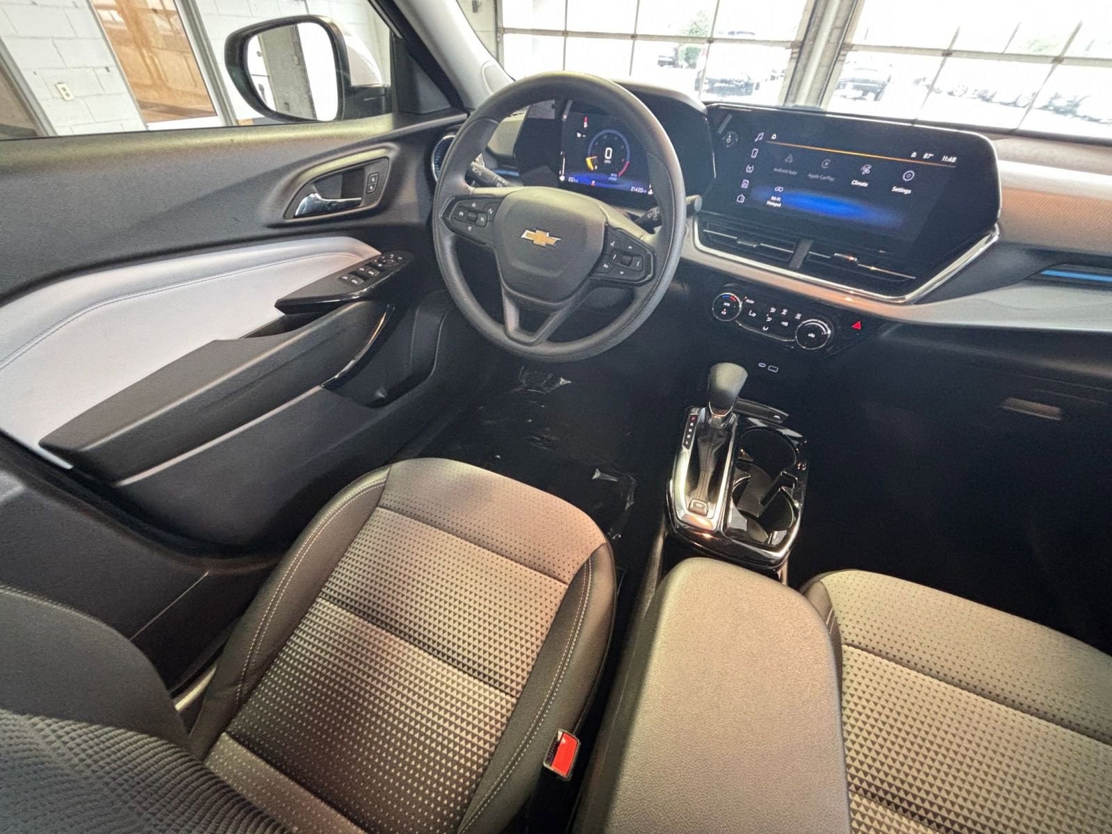 Thumbnail: 2025 Chevrolet Trax - 34