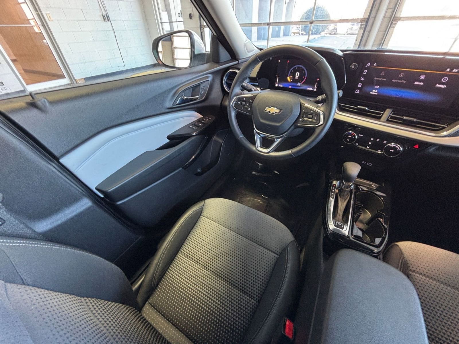 Thumbnail: 2025 Chevrolet Trax - 34