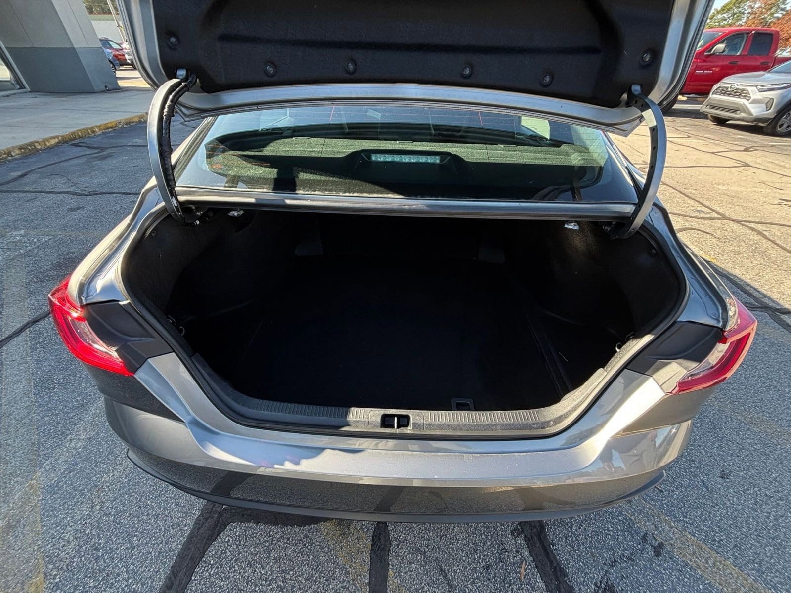 Thumbnail: 2025 Toyota Camry - 31