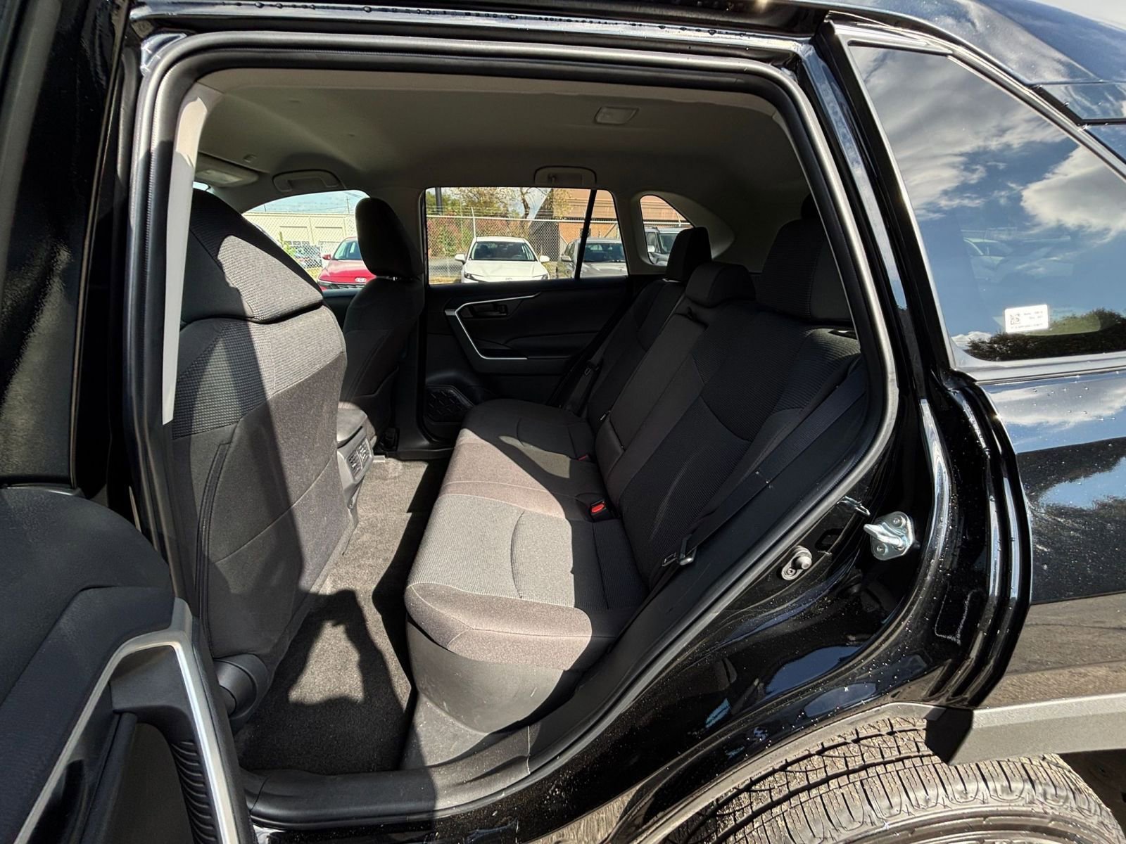 Thumbnail: 2025 Toyota RAV4 - 25