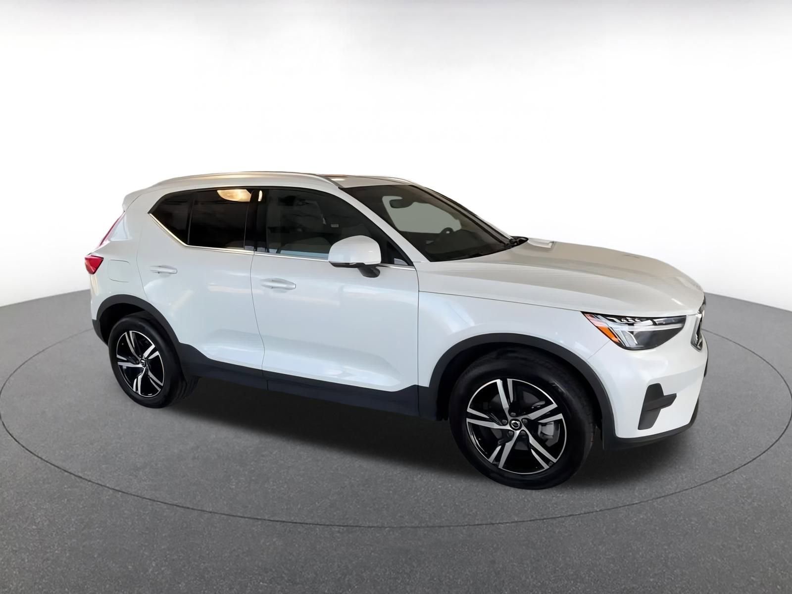 Thumbnail: 2024 Volvo XC40 - 2
