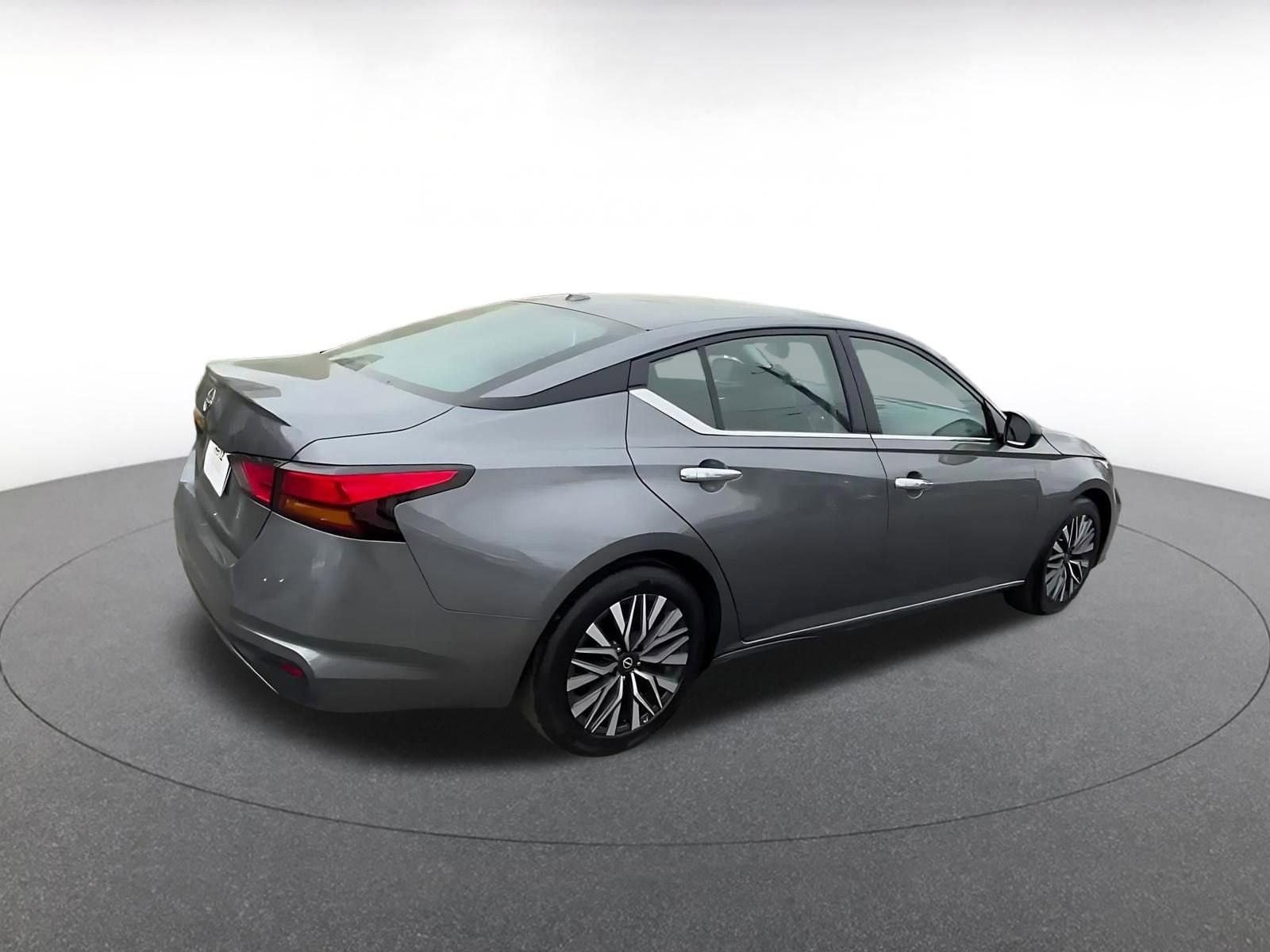 Thumbnail: 2025 Nissan Altima - 21