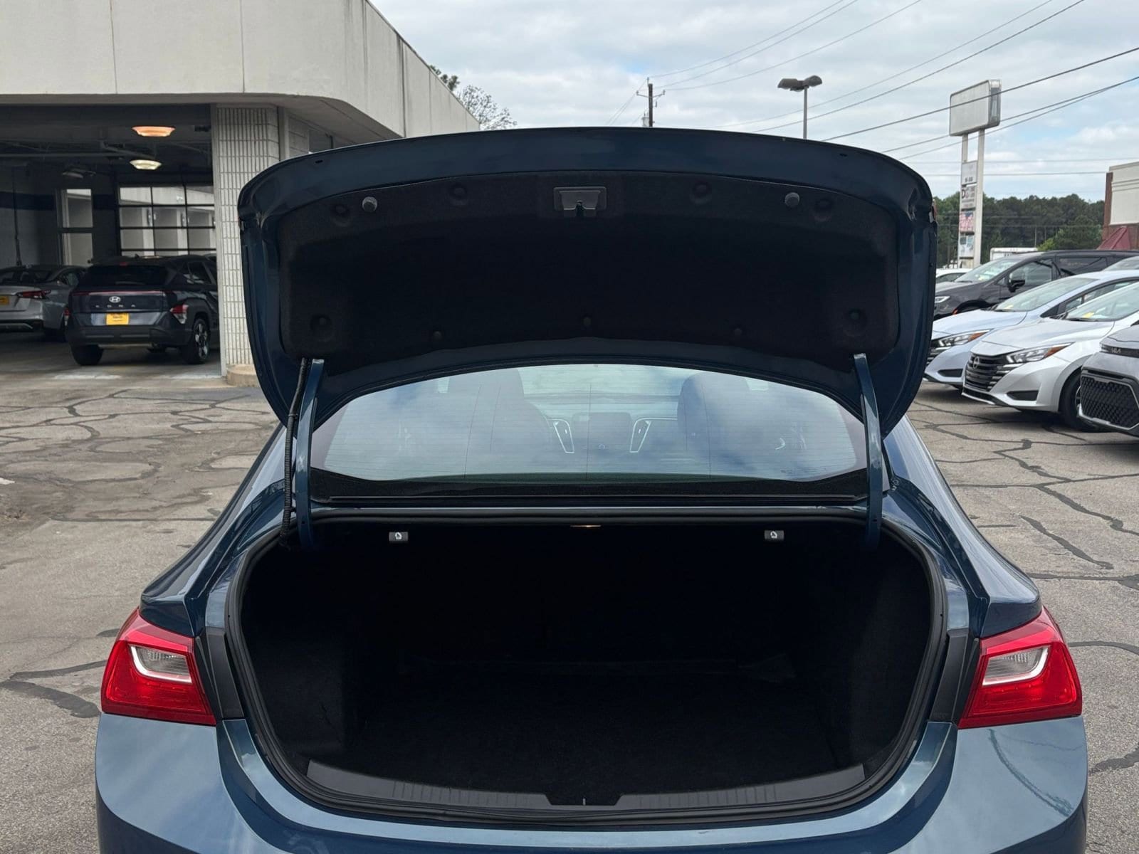 Thumbnail: 2024 Chevrolet Malibu - 32