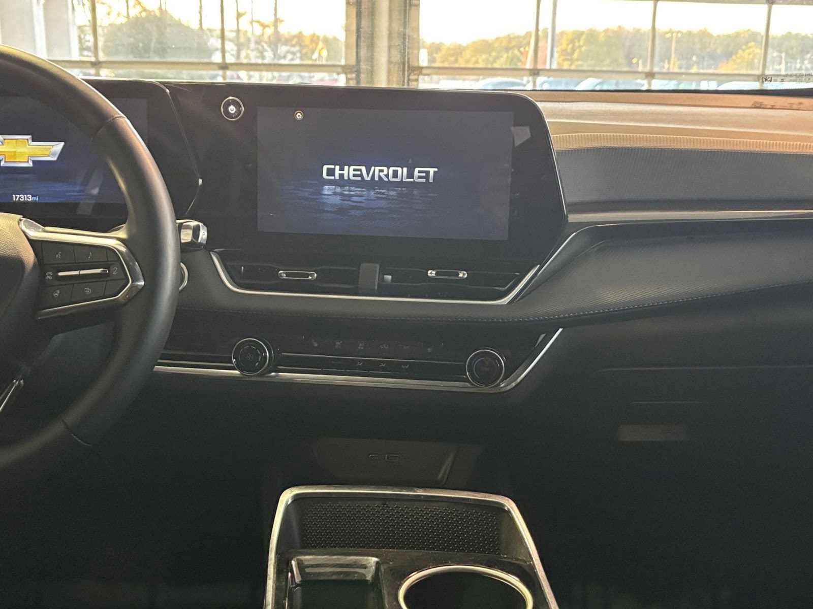 Thumbnail: 2025 Chevrolet Equinox - 23