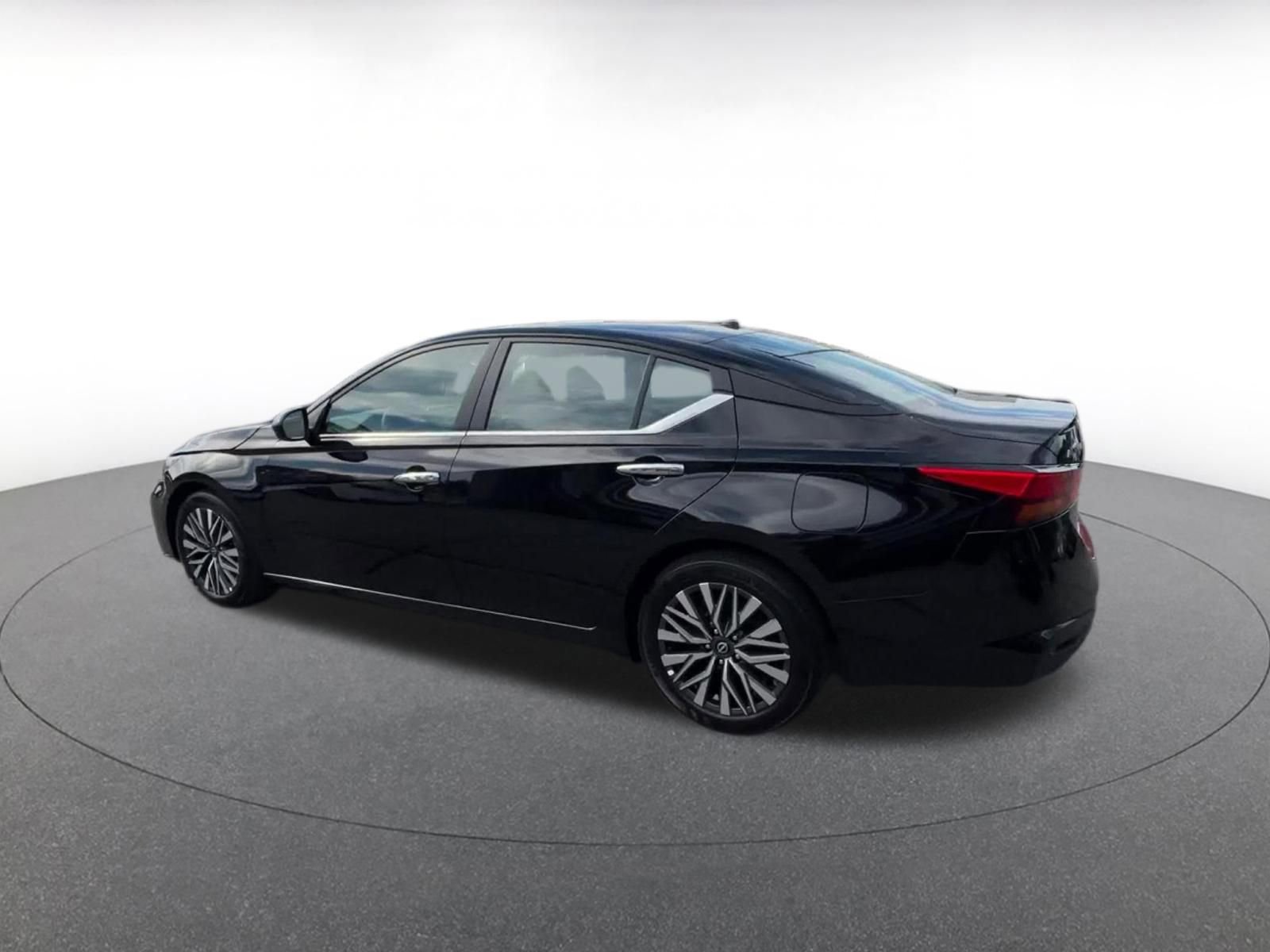 Thumbnail: 2025 Nissan Altima - 10