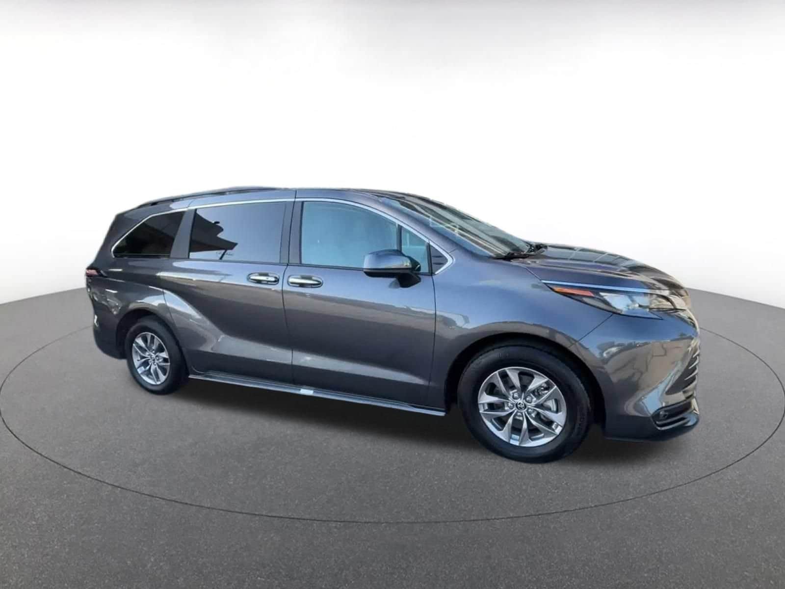 Thumbnail: 2025 Toyota Sienna - 2