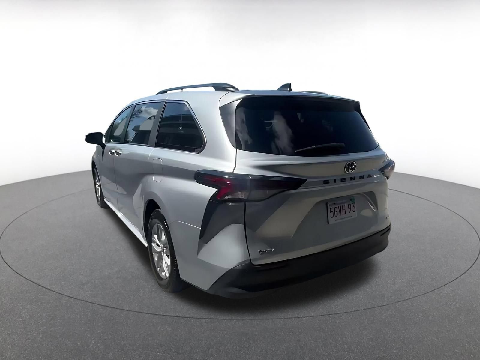 Thumbnail: 2025 Toyota Sienna - 10