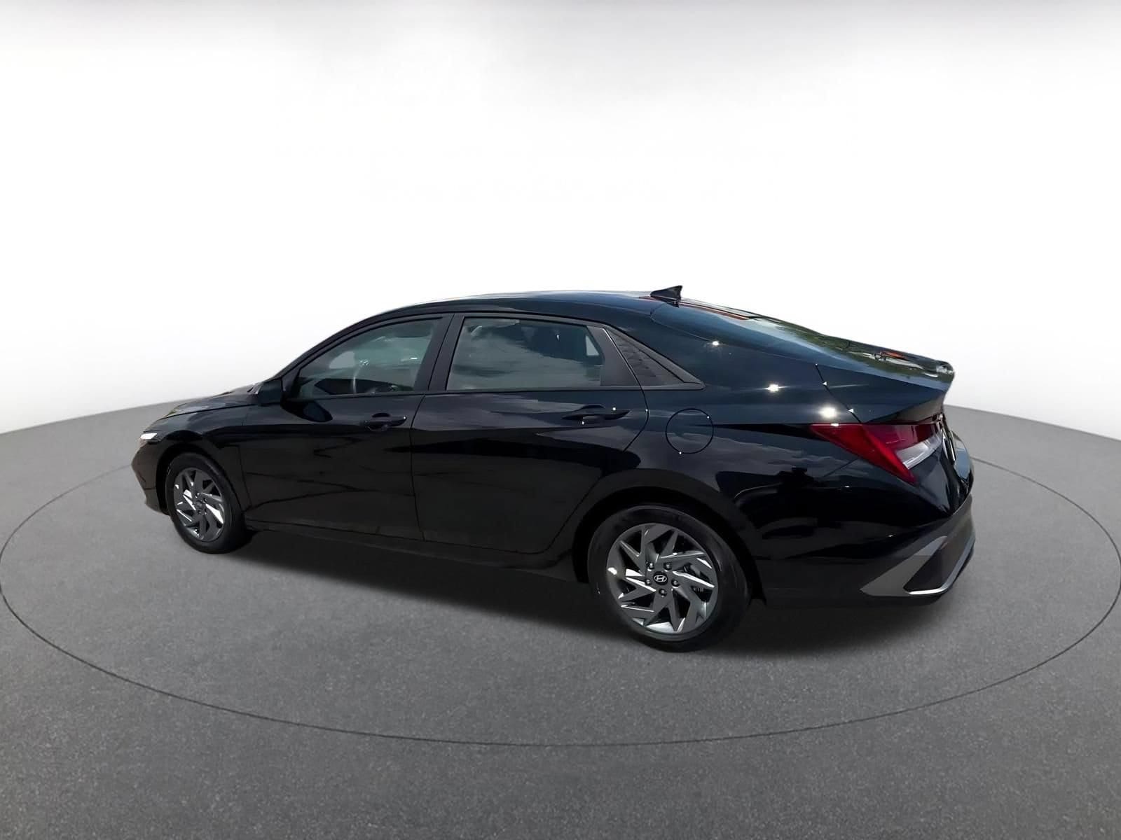 Thumbnail: 2026 Hyundai Elantra - 10