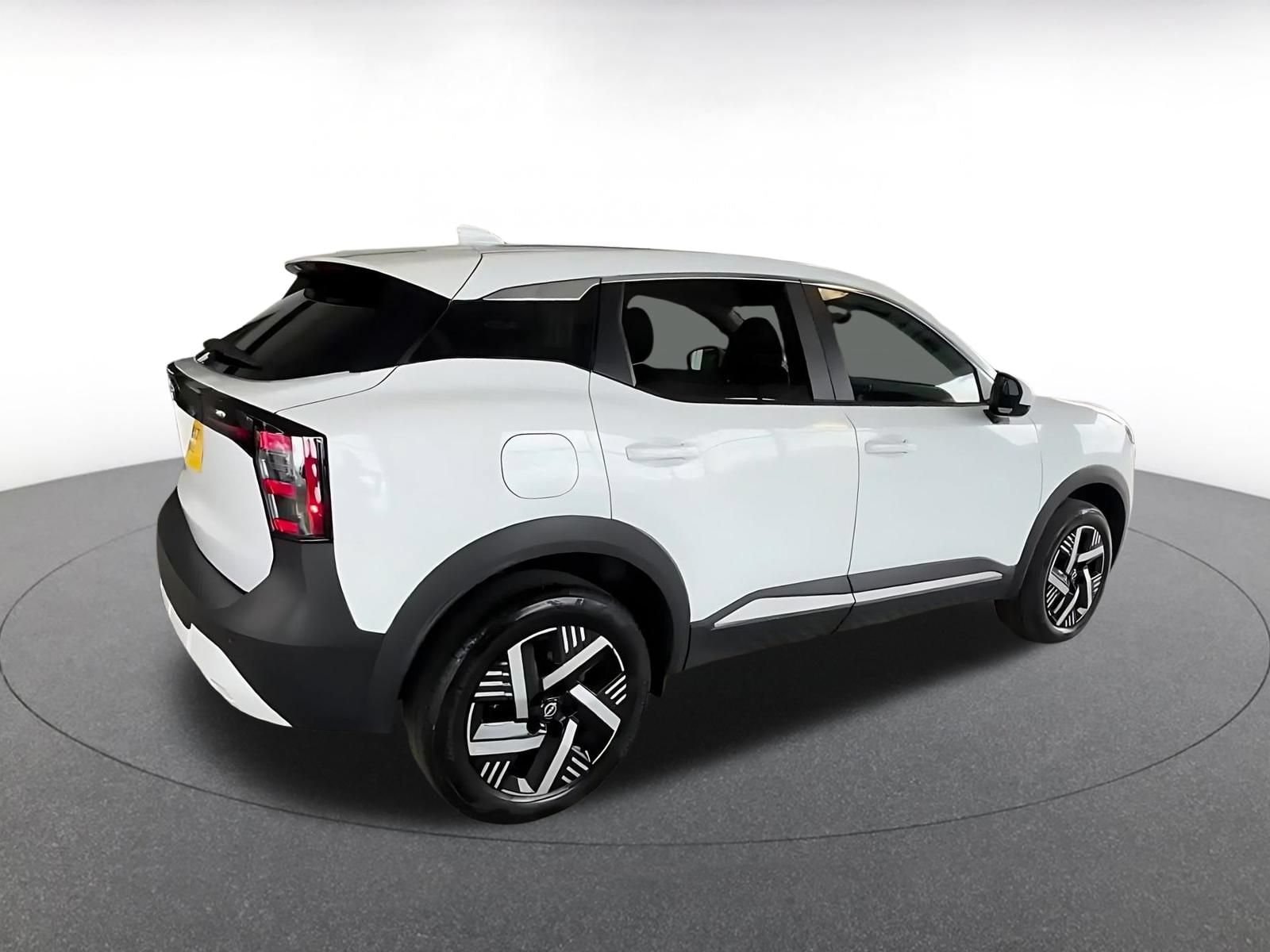 Thumbnail: 2025 Nissan Kicks - 15