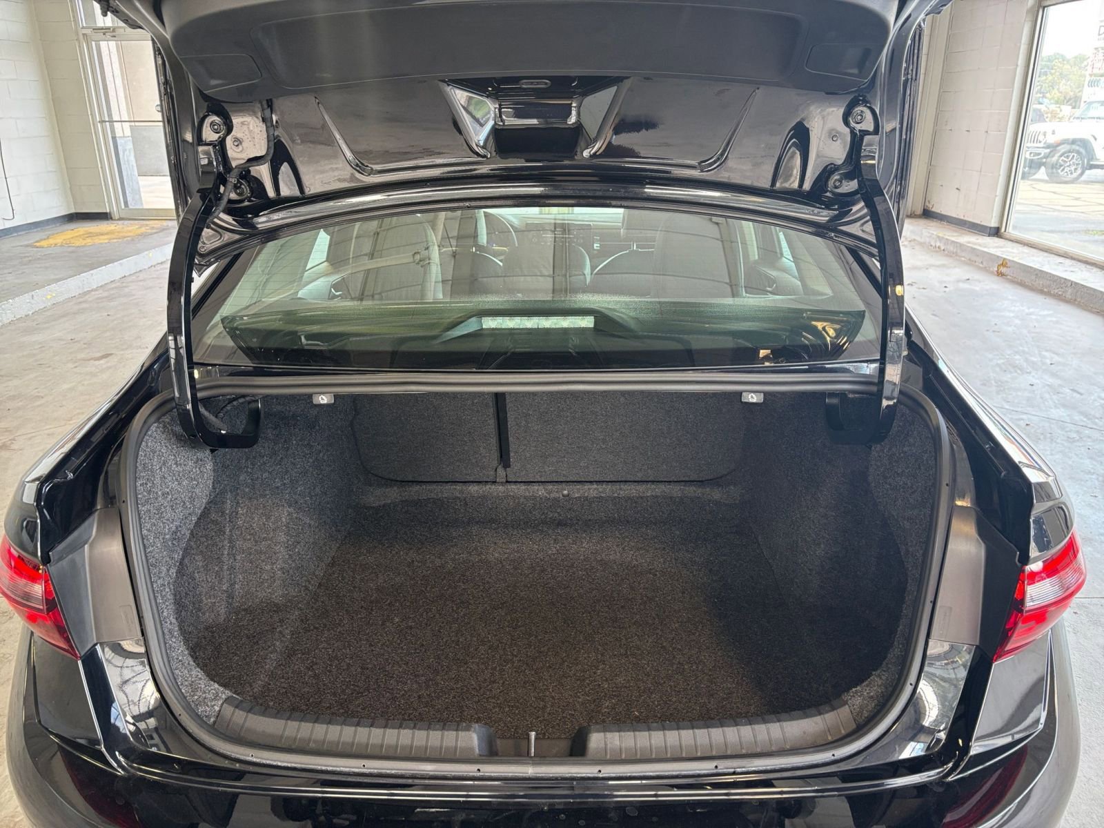 Thumbnail: 2025 Volkswagen Jetta - 30