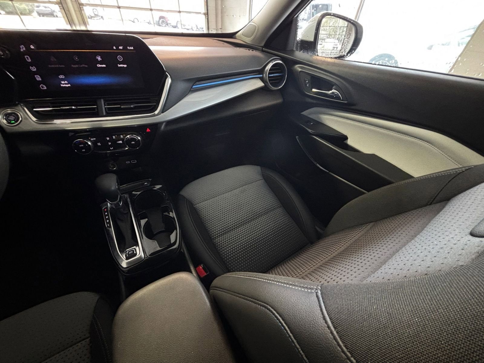 Thumbnail: 2025 Chevrolet Trax - 34