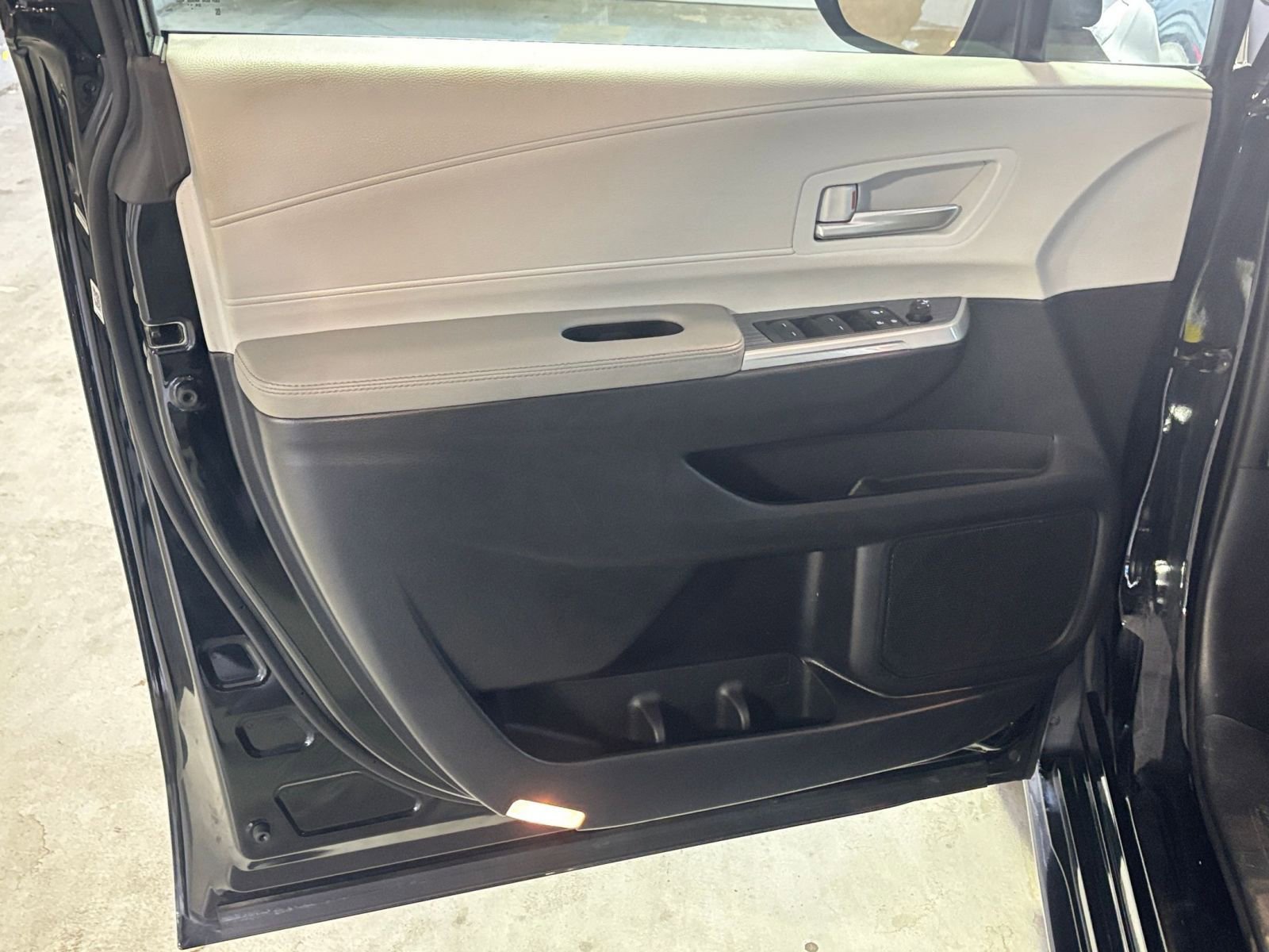 Thumbnail: 2025 Toyota Sienna - 20