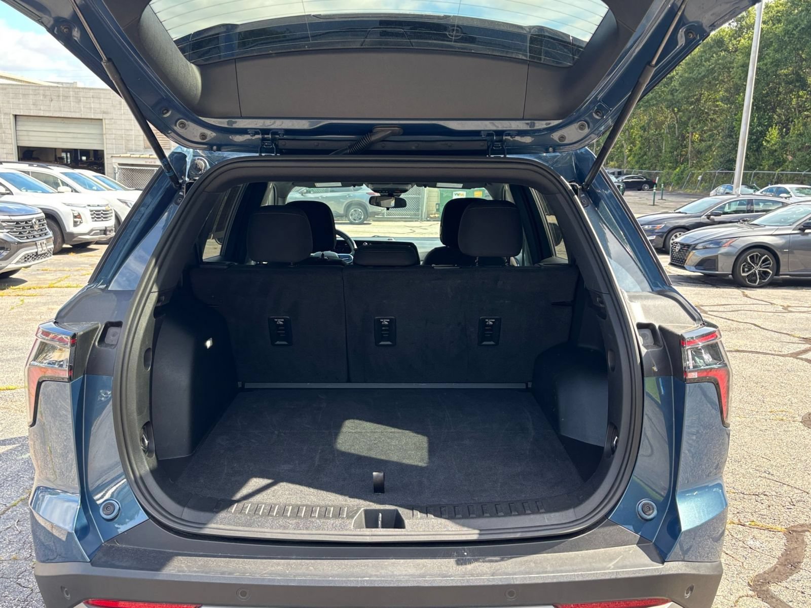 Thumbnail: 2025 Chevrolet Equinox - 32
