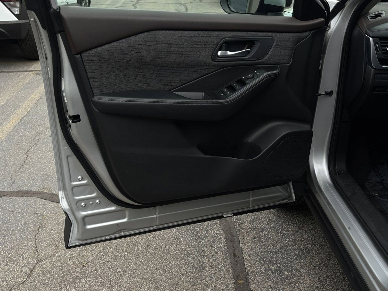 Thumbnail: 2023 Nissan Rogue - 18