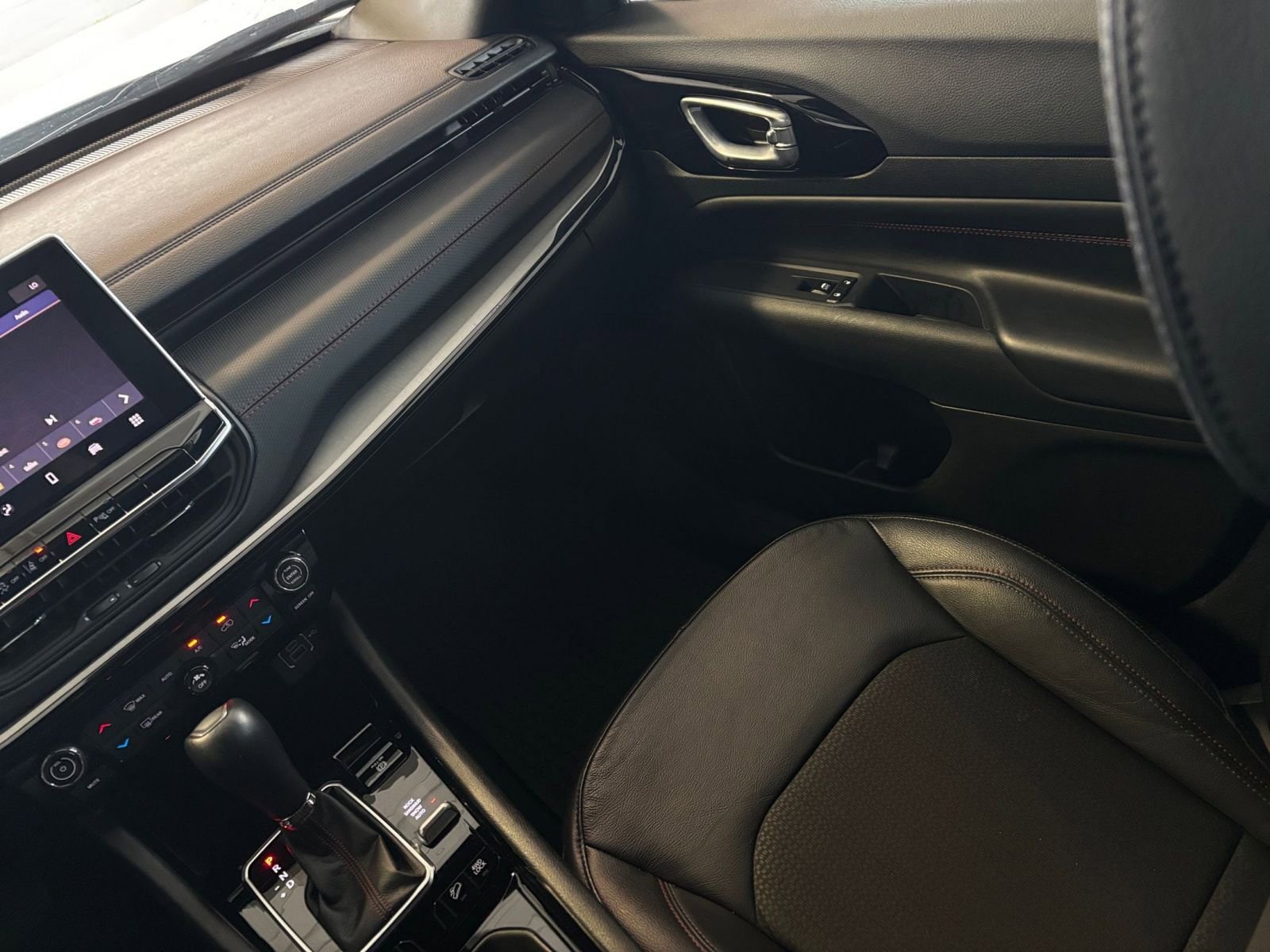 Thumbnail: 2025 Jeep Compass - 34