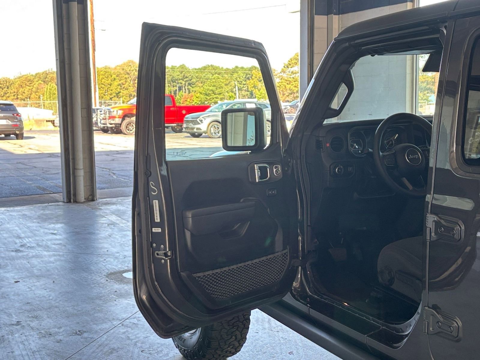 Thumbnail: 2025 Jeep Wrangler - 22