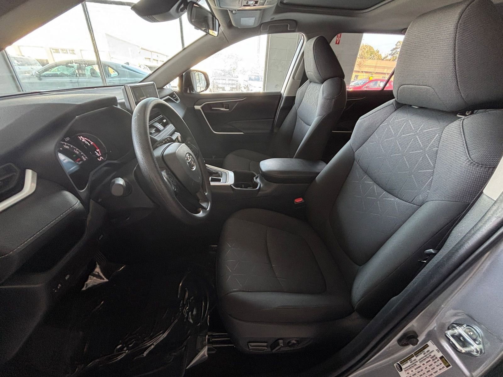 Thumbnail: 2025 Toyota RAV4 - 32