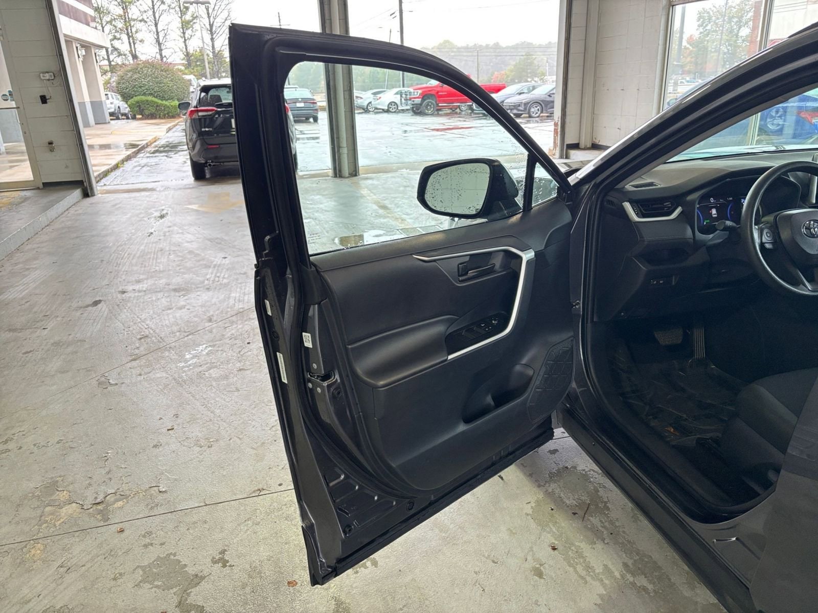 Thumbnail: 2025 Toyota RAV4 - 20