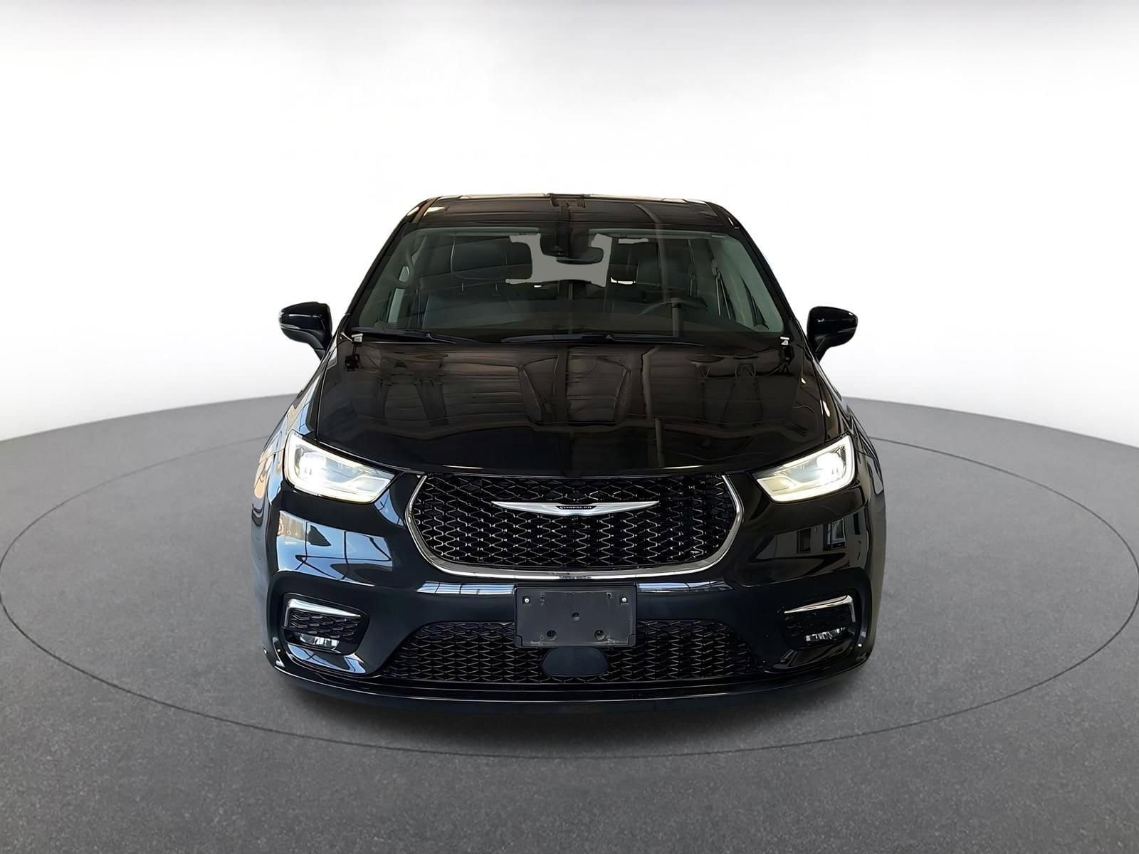 Thumbnail: 2023 Chrysler Pacifica - 5