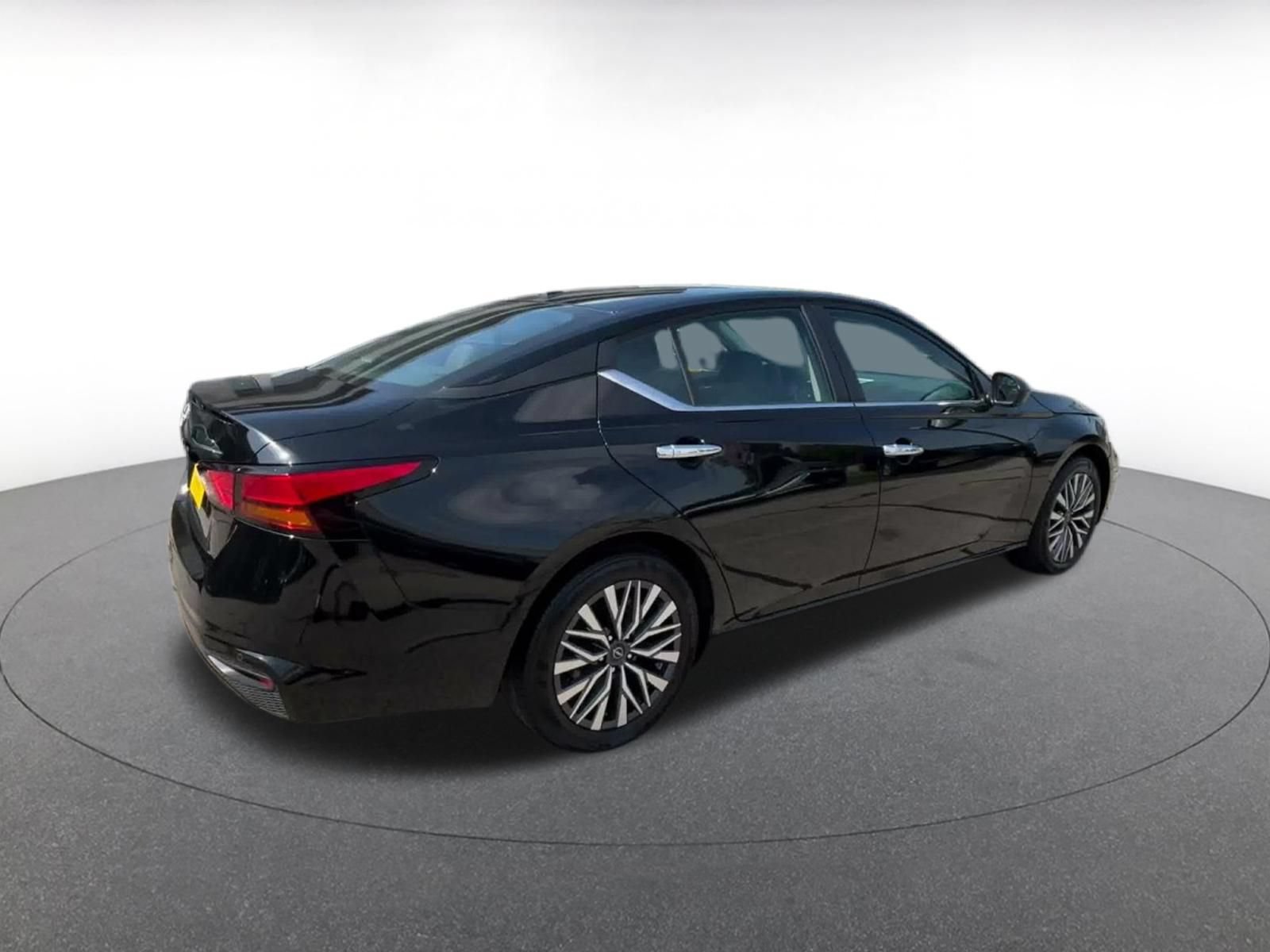 Thumbnail: 2025 Nissan Altima - 13