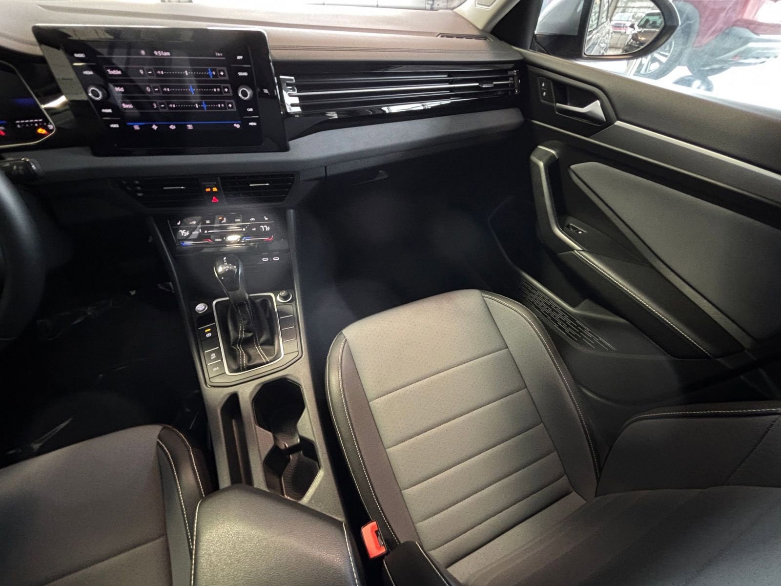 Thumbnail: 2025 Volkswagen Jetta - 34