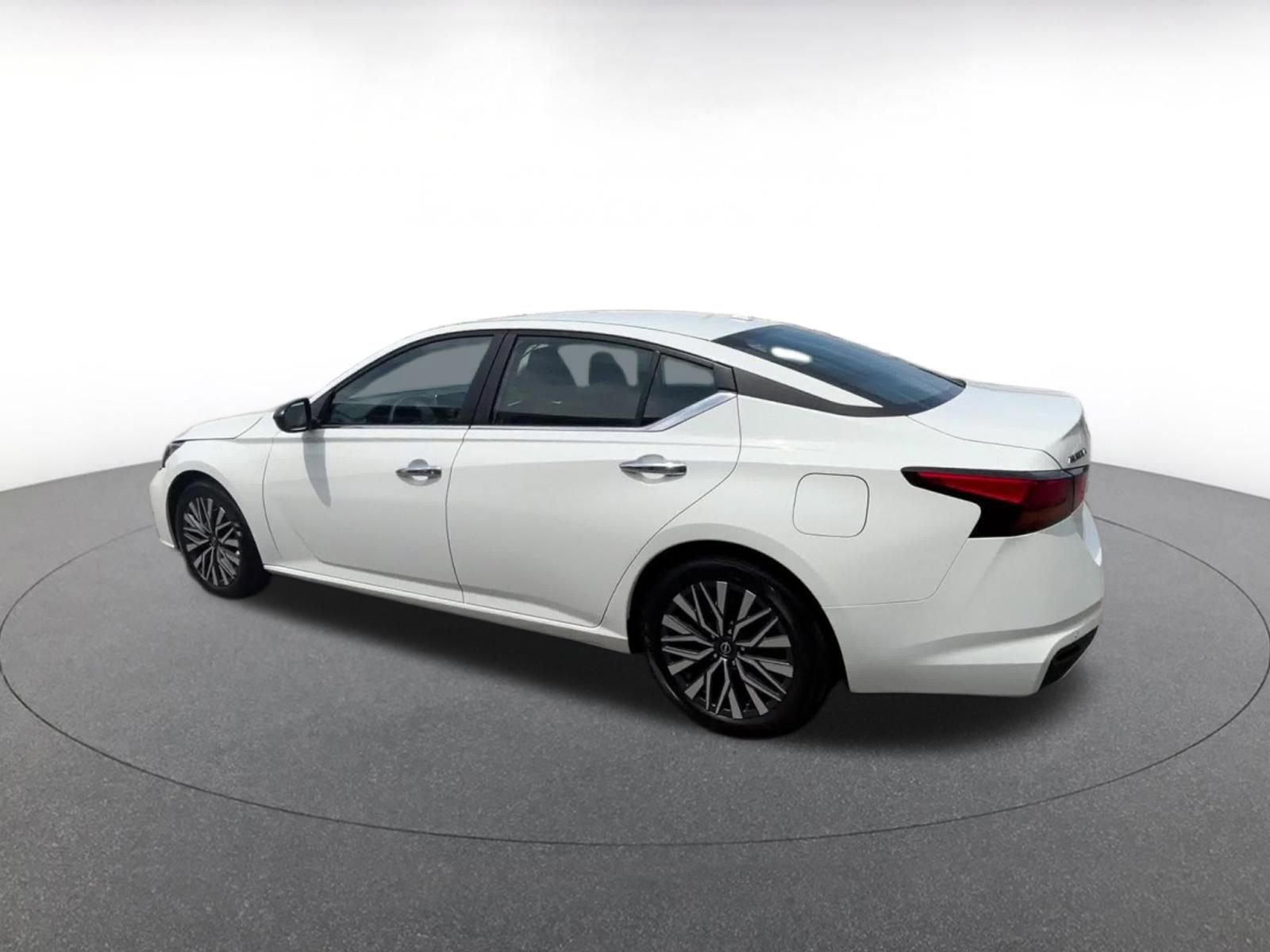 Thumbnail: 2025 Nissan Altima - 10